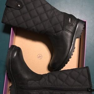 NEW-Clarks Girl boots, new in box, size 9